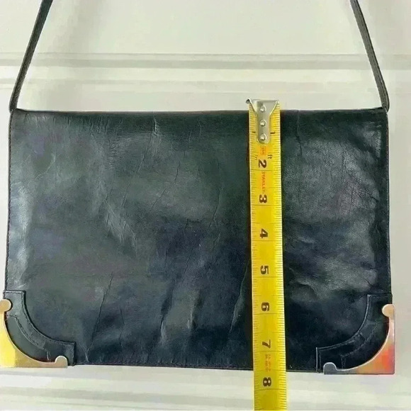 VINTAGE LEATHER SHOULDER BAG  GOLD HARDWARE - Picture 7 of 13